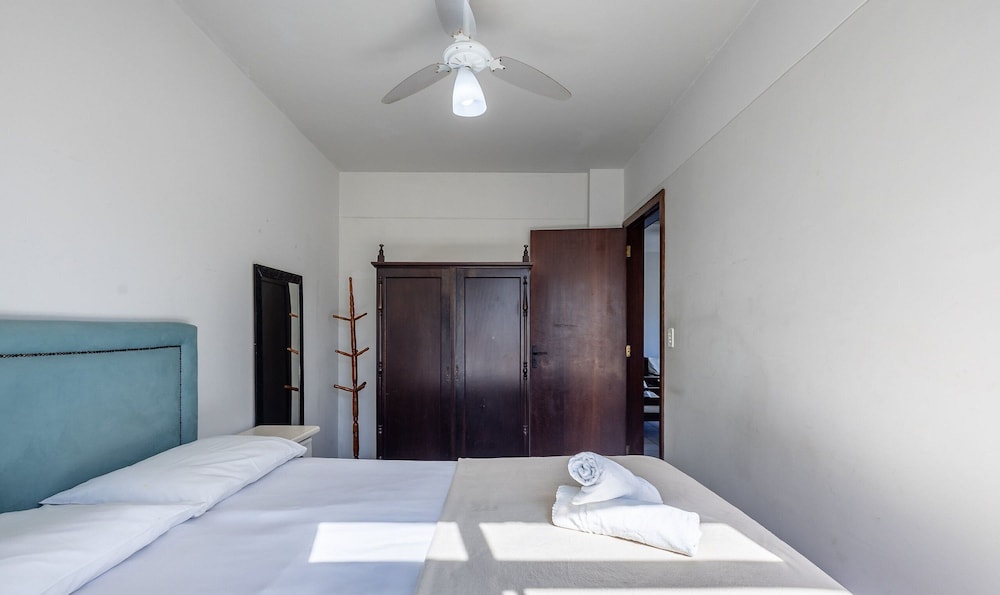 2BR apt 180m Beach BBQ & Garage Eru032