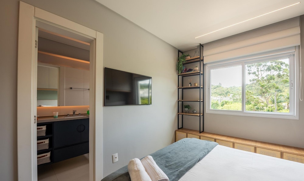 Apt w/ BBQ & Balcony, 230m From the Beach Epd0202