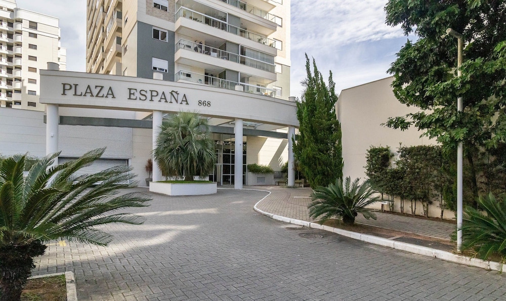 Apt With Private Barbecue and Pool Pea1301