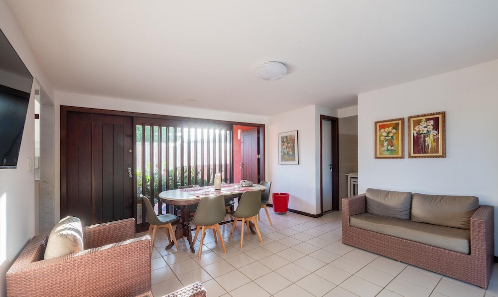 House w/ Pool 200 m From the Beach Pro0003