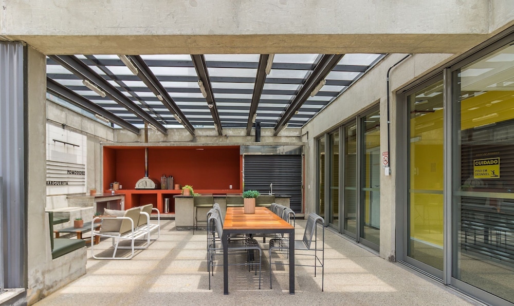 Modern Accommodations in a Building With a Pool in the Heart of SP - Yhes