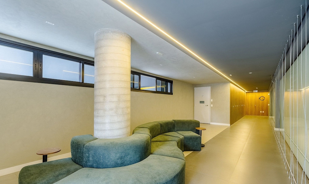 Apartment in Condominium With Gym in PoA - Ips0701