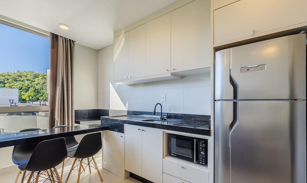 Your Exclusive Stay With Pool and Jacuzzi Just 500 Meters From the Beach - ELF