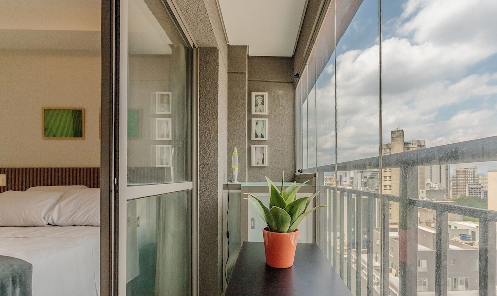 THK - Building With Pool in the Republica Neighborhood in SP