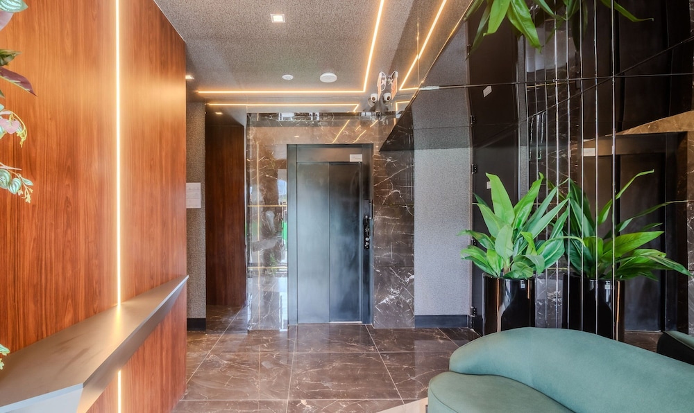 Fully Equipped Stays Just Steps From the sea in Pereque Mtrs