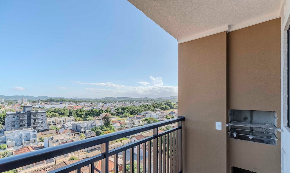 MCB - Apartments With Pool Near the Beach