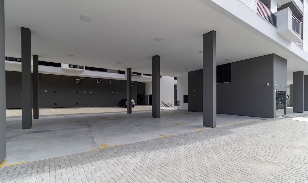 Building With Swimming Pool 800m From Beach - ACB