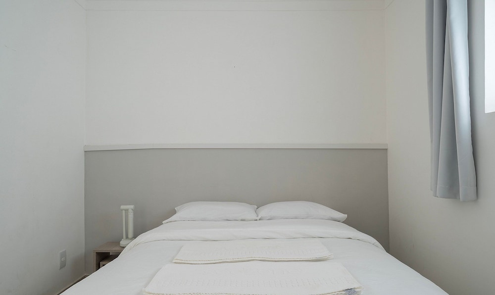 Apt 1 Block From Beach in BC Great Location Cep093