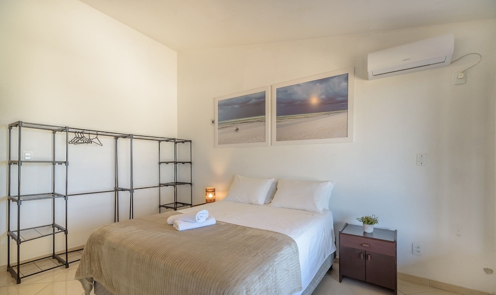 6BR Beachfront Home in Bombinhas Abm0101