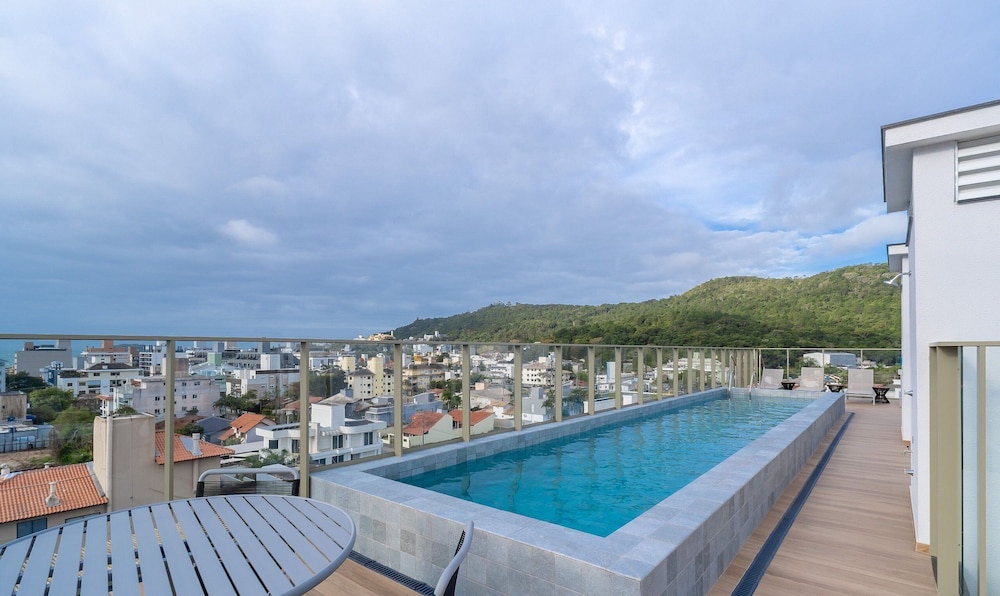 1 Bedroom Apartment 550m From Jurere Beach Cej0304