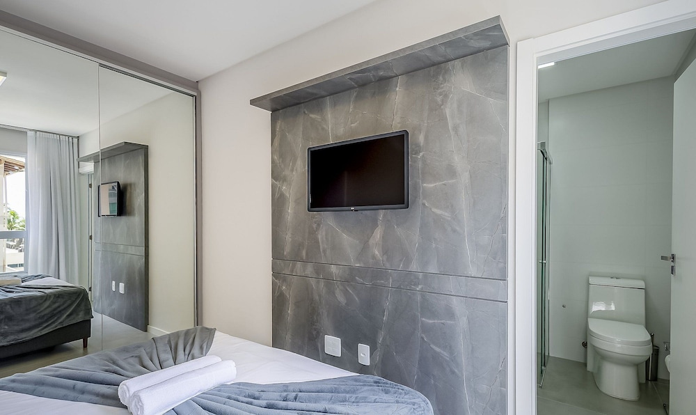 Modern 3BR apt Near the Beach Ema0201
