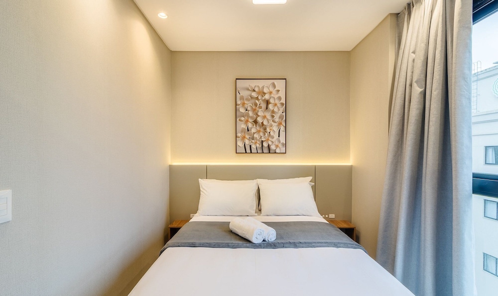 Your Exclusive Stay Just Steps From the sea in Meia Praia - FFS II