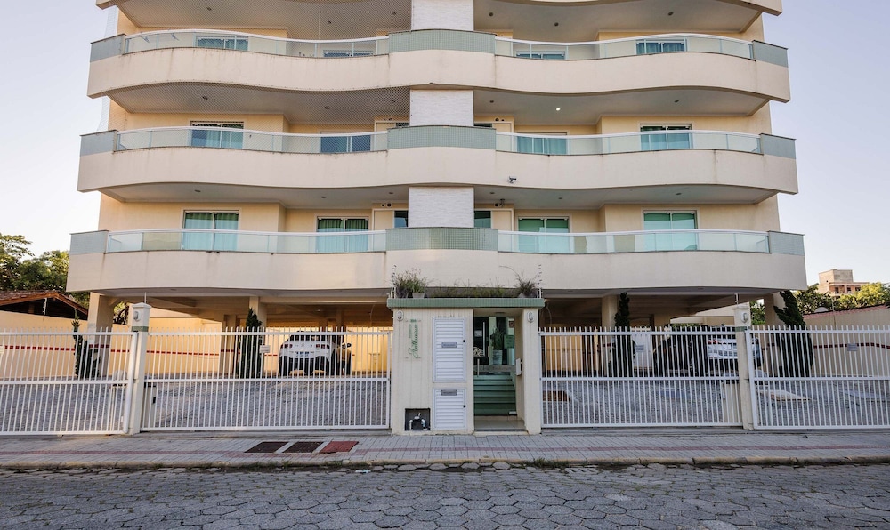 2BR Apt w/ BBQ 400m From Beach Can304