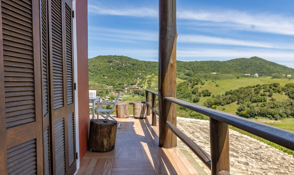Comfortable Duplex in Praia do Rosa - SC Rfe000