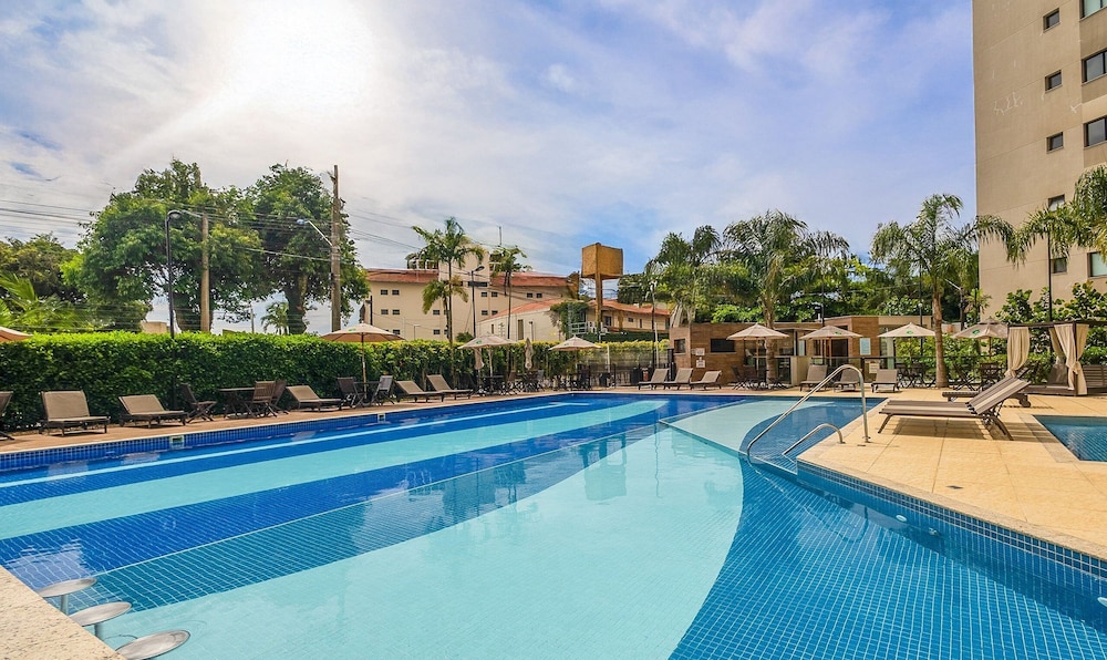 Modern apt With Pool Near the Beach Avr0203