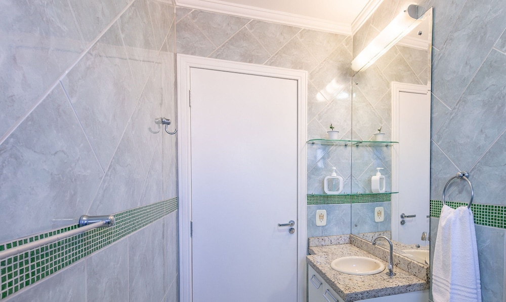 Charming Sea View Apt in Porto Belo Rcs701