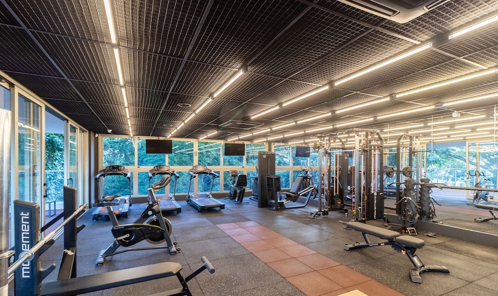 Stay in a Building With a Pool, Gym, and Leisure - SSL