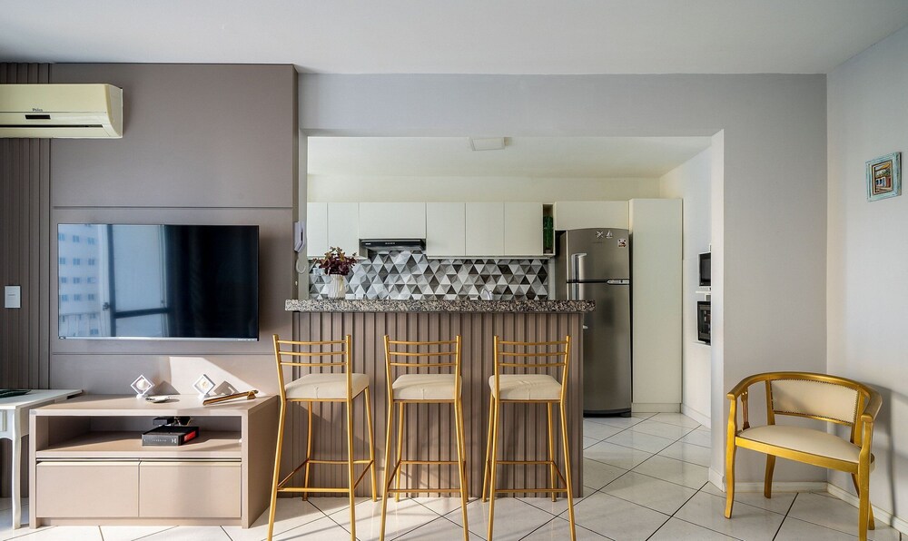 2BR apt 150m Beach Balneario Camboriu Esd143
