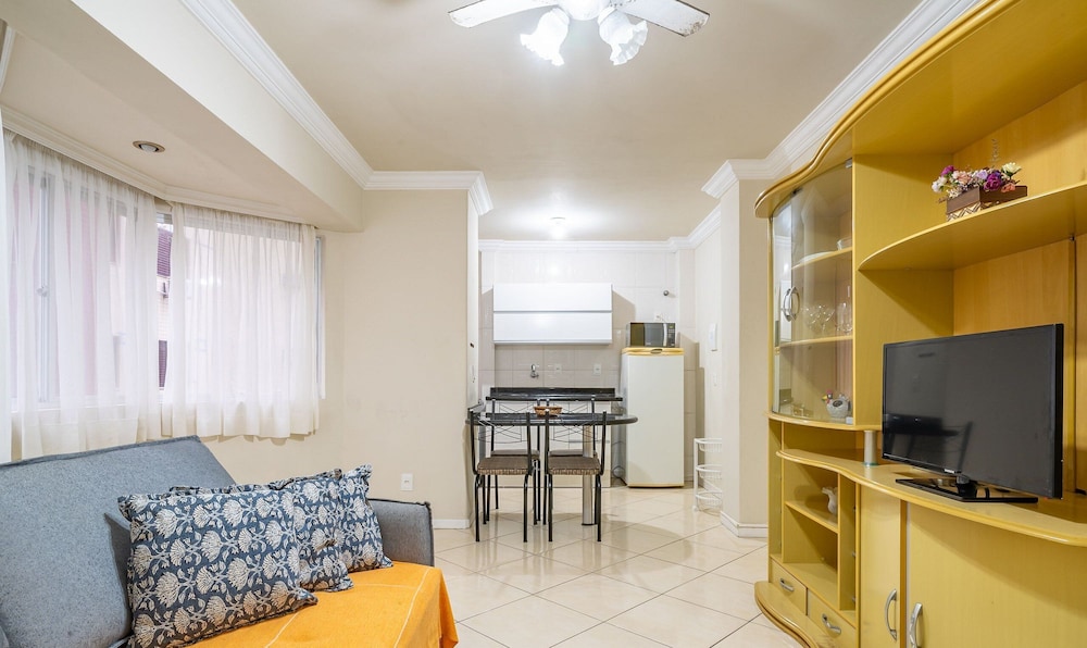 Apt w/ 1 Bedroom 100m fr Praia Central BC - Edg403