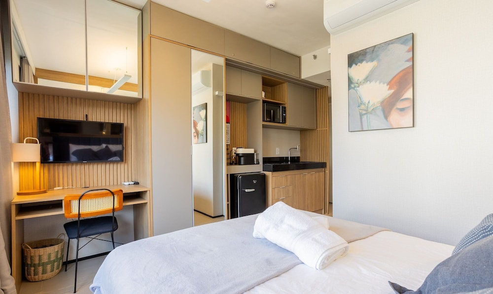 Modern Studios on R. Augusta 800m From the Subway - OAG