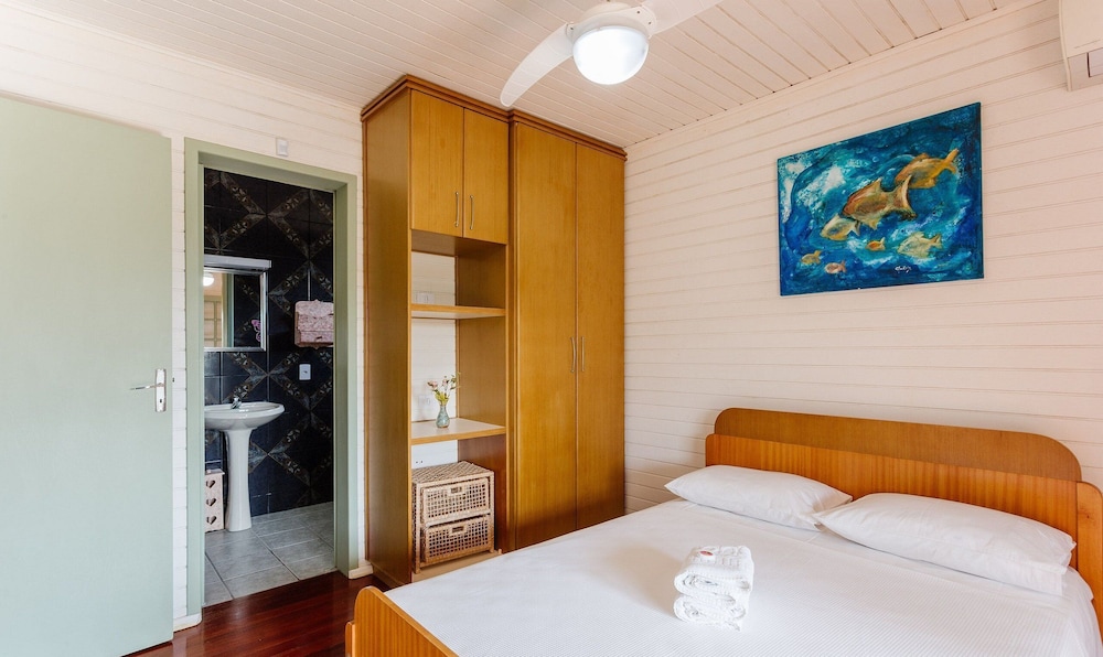 Pleasant Townhouse w/ BBQ 90m From the Sea Rdd657