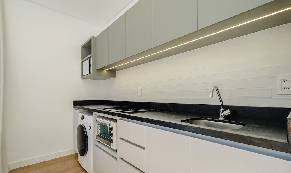 Apartments in a Building With a Pool, 180m From the Beach in Bombinhas - Sfrs