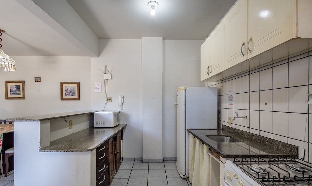 2BR apt 180m Beach BBQ & Garage Eru032