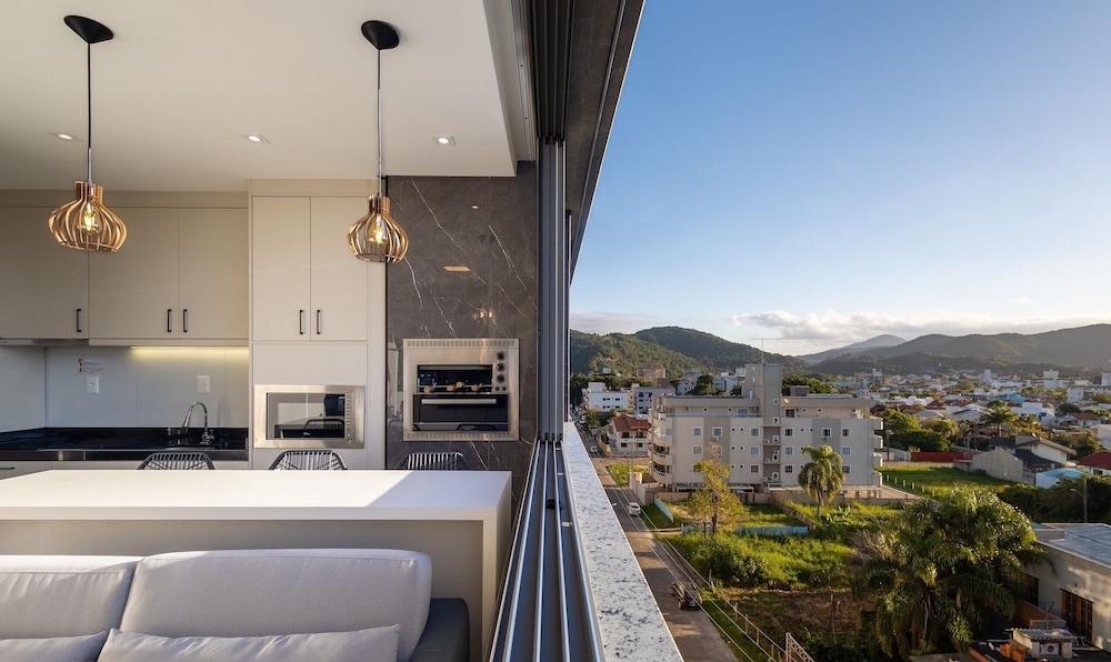 Your Exclusive Stay With Pool and Jacuzzi Just 500 Meters From the Beach - ELF