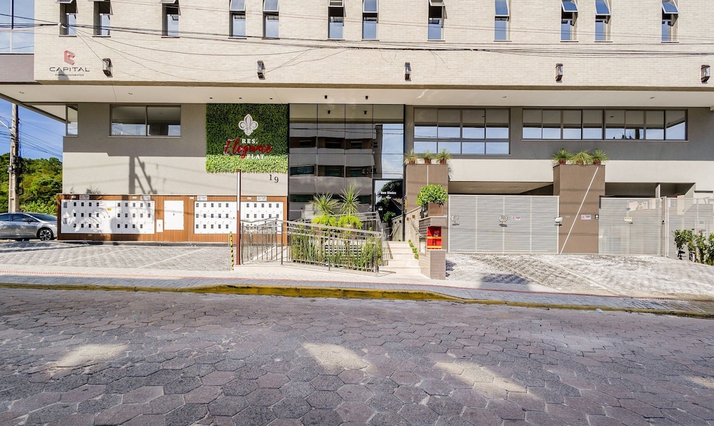 Your Exclusive Stay With Pool and Jacuzzi Just 500 Meters From the Beach - ELF