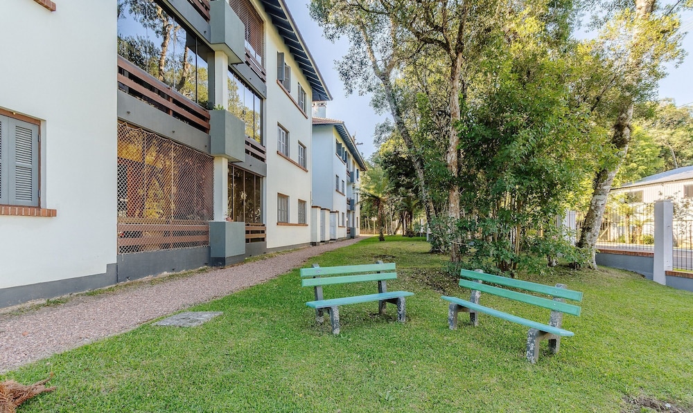 Spacious apt Winternal Fireplace in Gramado Avp105