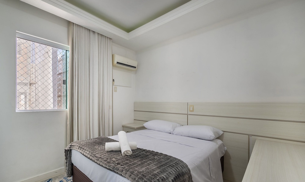 Stay Steps From the sea in Meia Praia - VIM