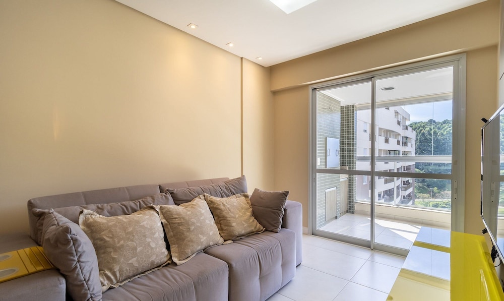 Apt With Private Barbecue and Pool Pea1301