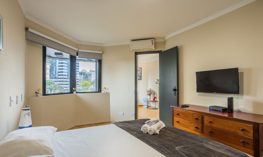 Apt With Balcony, Near Shopping Morumbi PPE0302