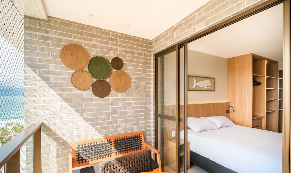 Stay Just Steps From Itapua Beach, With Pool and gym - RGF
