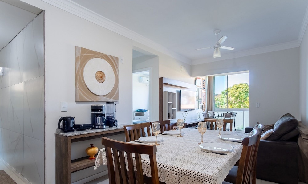 2 Bedroom Apart w/ Air 270m From the Beach Gps0102