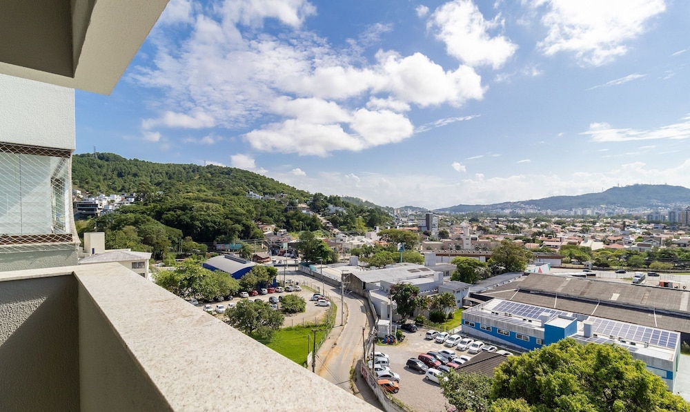 Full Apartment With Amazing View! Lrc0703
