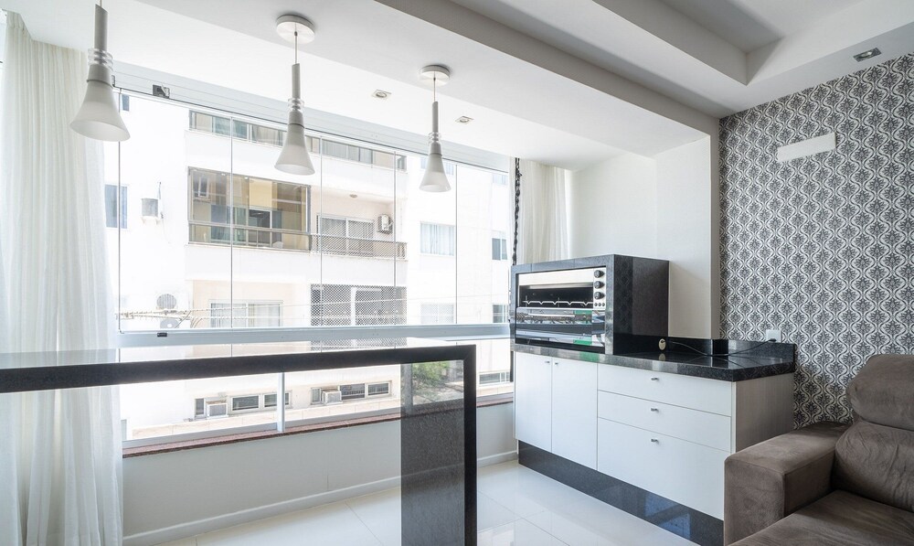 3BR apt 110m to Beach, Near BC Sights Drb0205