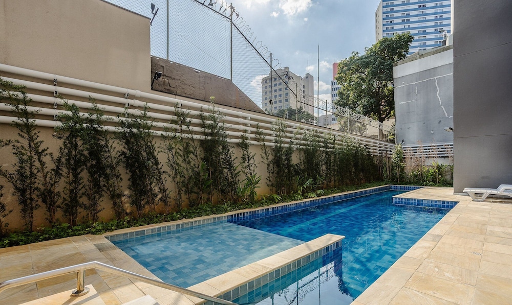 Complete Stay With Pool, Near the Metro and Praca da Se APS