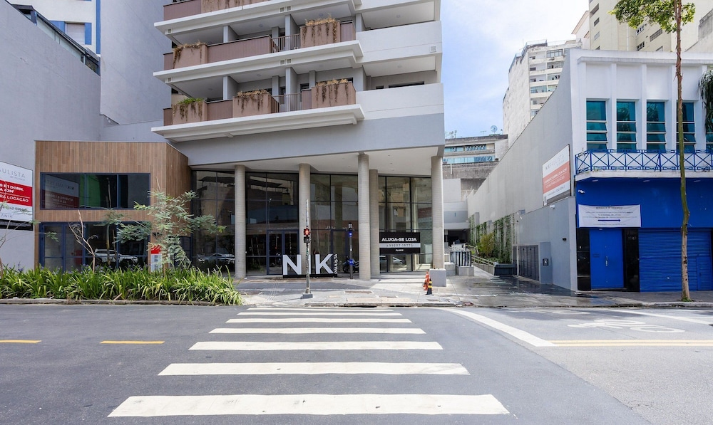 Apt w/ Balcony & View, 650m From the Metro Nik0504