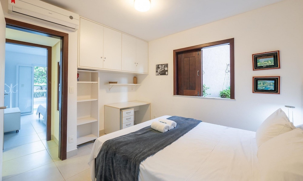 House w/ Pool 200 m From the Beach Pro0003