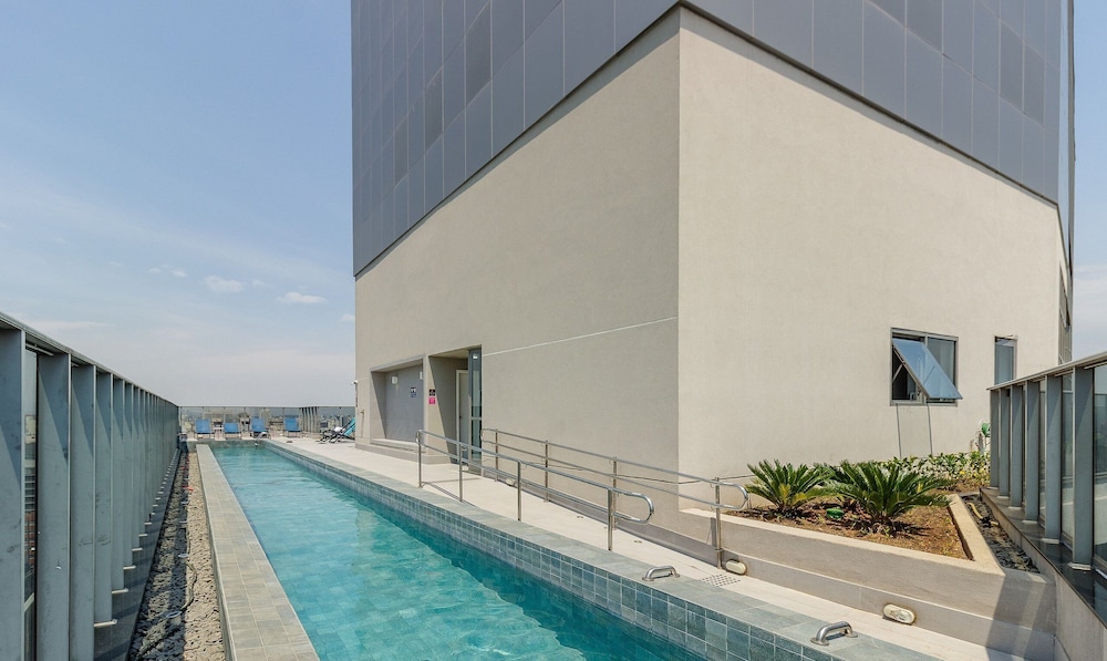 Building w/ Pool and Gym in Paraiso - ONP