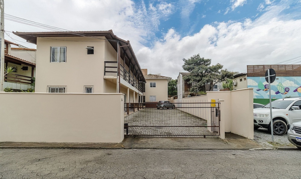 Apt Just Minutes From Lagoa da Conceicao - Sis0005