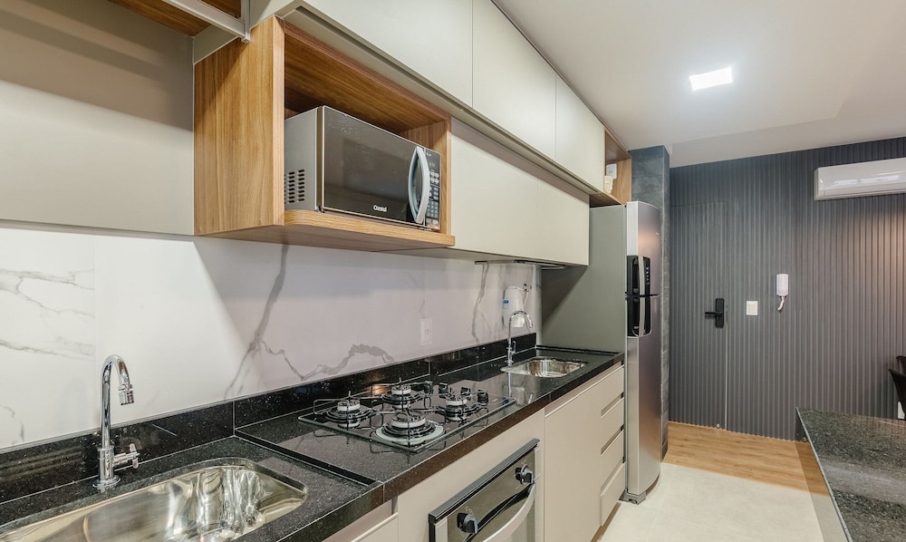 Building With New Apartments 300m From the Beach - EEP