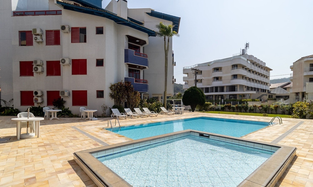 Apt W/bbq and Access to Praia Brava Rra0103
