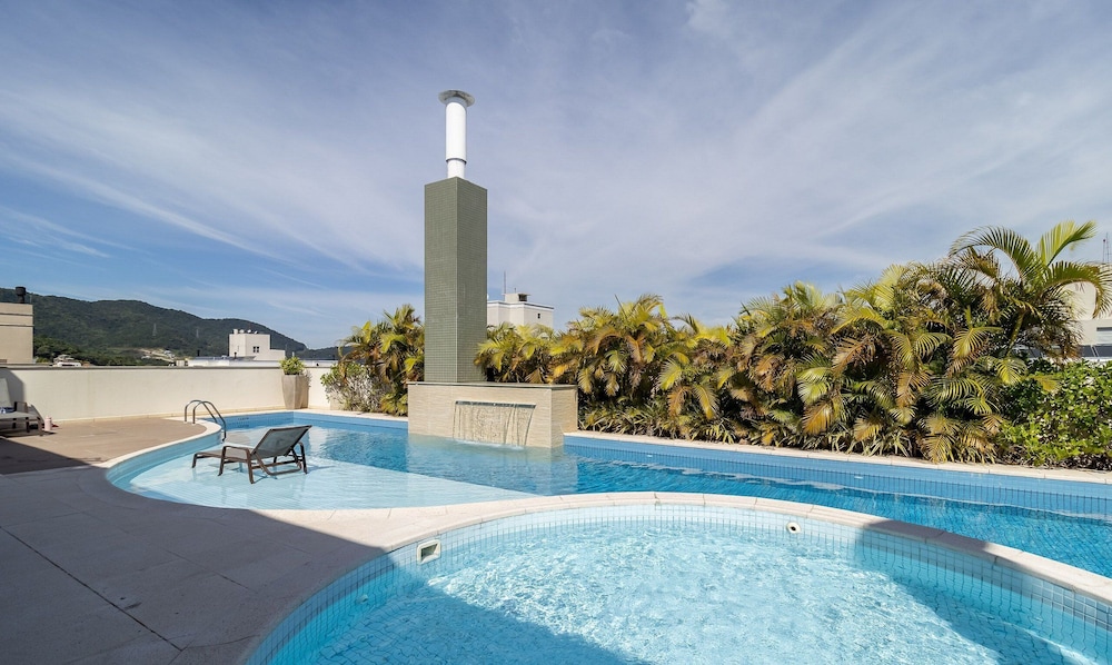 Apt With Private Barbecue and Pool Pea1301