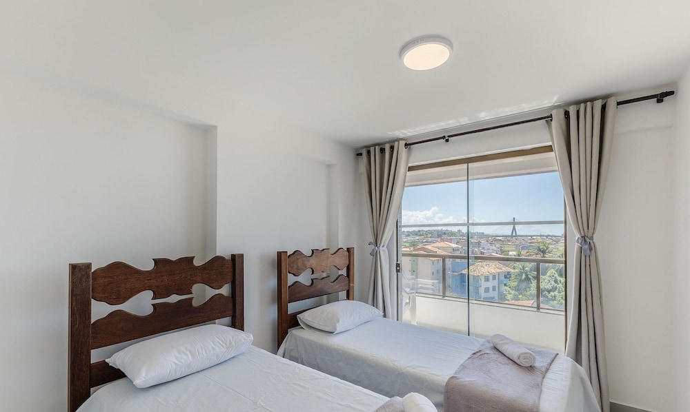 Building With Swimming Pool 300m From the Beach in Ilheus - MMD