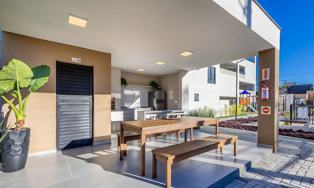 MCB - Apartments With Pool Near the Beach