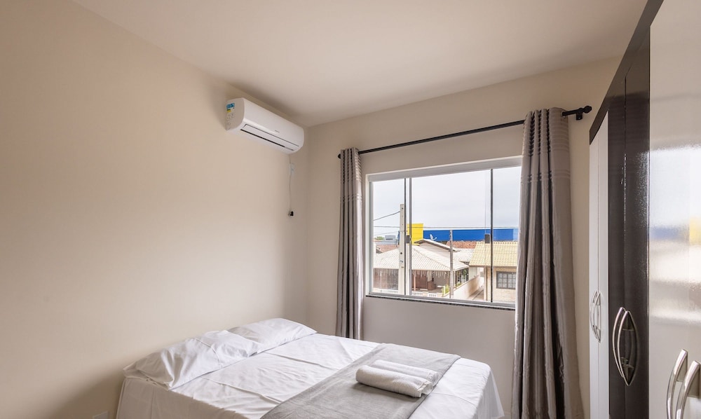 Rhes - Apt 2 min From the Beach in Bombinhas