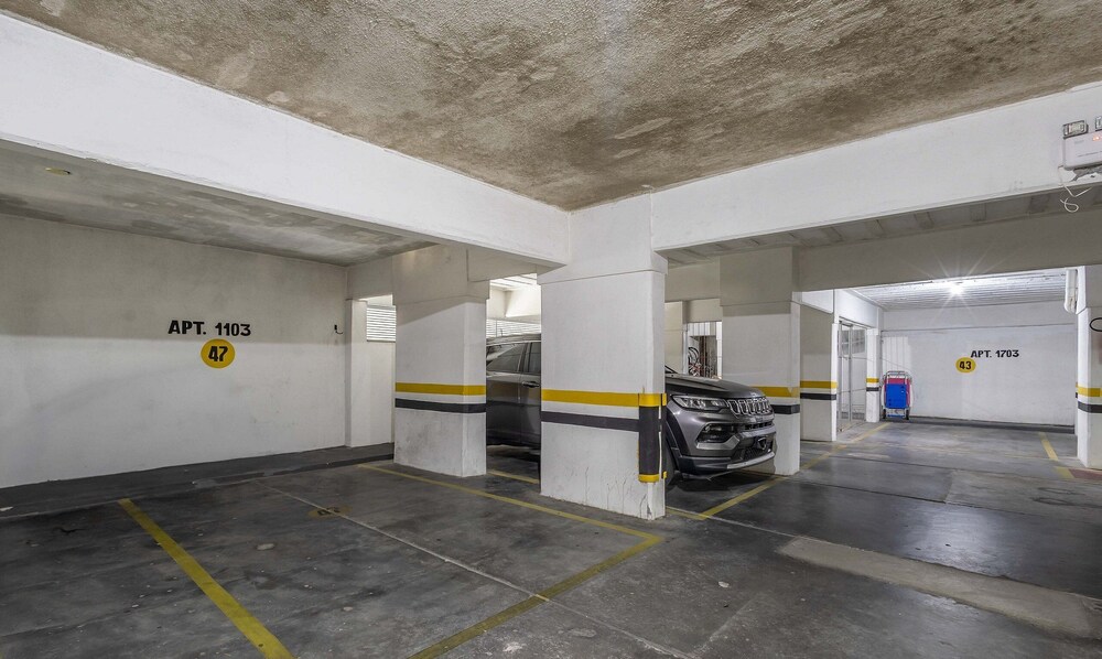 Apto c/ garagem e 2 Quartos a 60m da Praia ACO1103