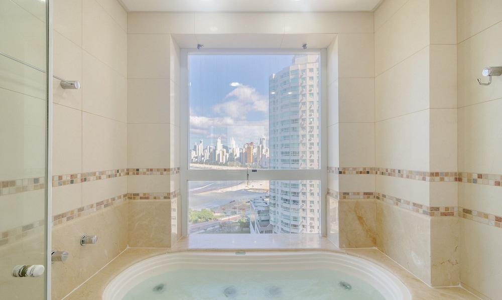 3BR Apt sea View & Ferris Wheel BC Bsd1501